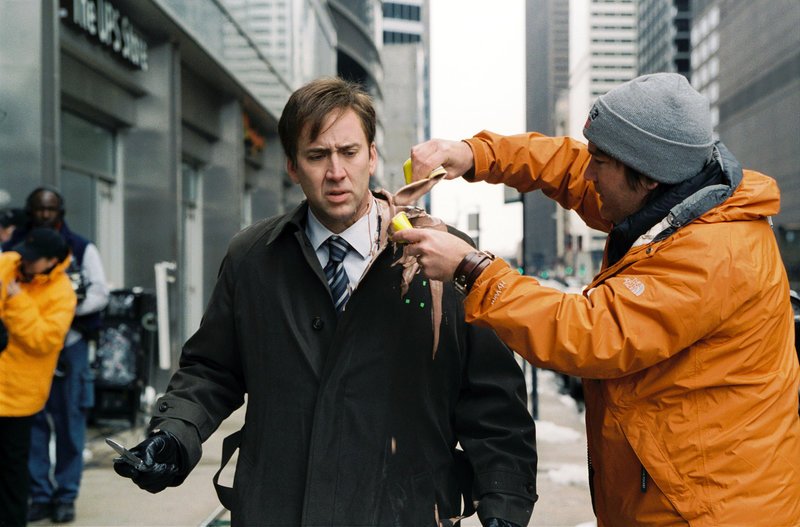 Regisseur Gore Verbinski, r. legt Hand bei Nicolas Cage, r. an – Bild: Puls 8