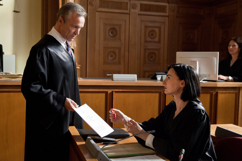 Nicht mit uns! Der Silikon-Skandal – Bild: Puls 8