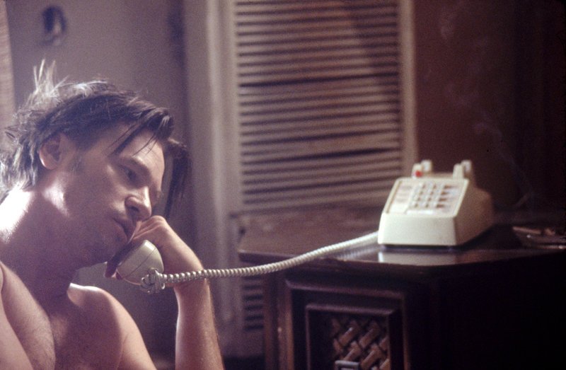 Auf der verzweifelten Suche nach der Wahrheit: Frank Kavanaugh (Val Kilmer) … – Bild: Puls 8 Auf der verzweifelten Suche nach der Wahrheit: Frank Kavanaugh (Val Kilmer) … – Bild: Puls 8