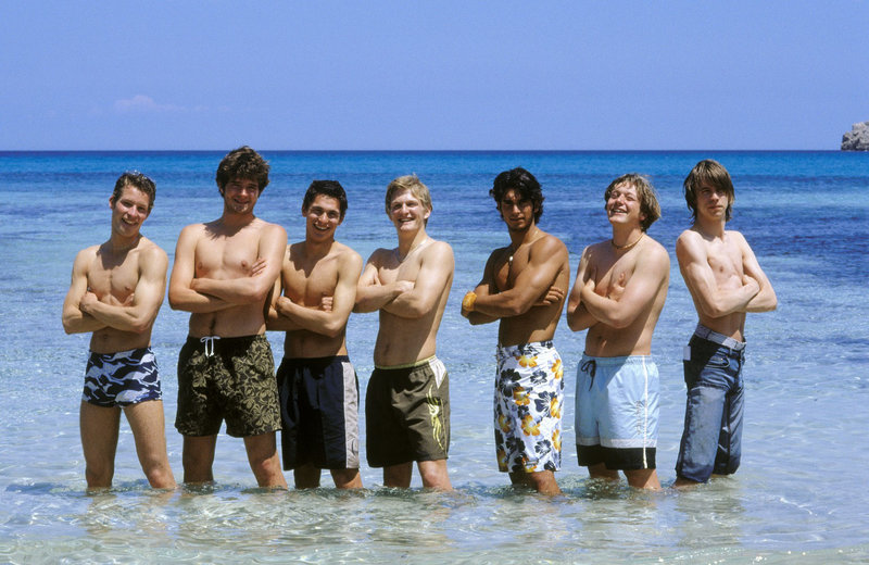 Küssen verboten, baggern erlaubt – Bild: Puls 8