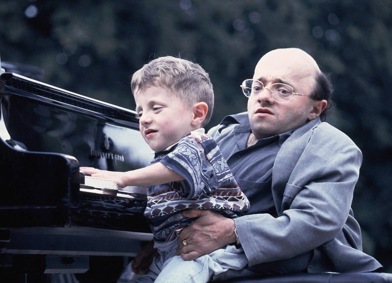Petrucciani und Sohn am Klavier – Bild: SRF/LooksFilm, München Petrucciani und Sohn am Klavier – Bild: SRF/LooksFilm, München