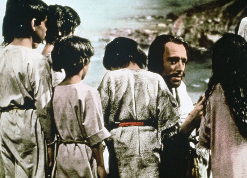 Jesus lässt die Kinder zu sich kommen: Max von Sydow als Jesus – Bild: SRF/TMG Jesus lässt die Kinder zu sich kommen: Max von Sydow als Jesus – Bild: SRF/TMG