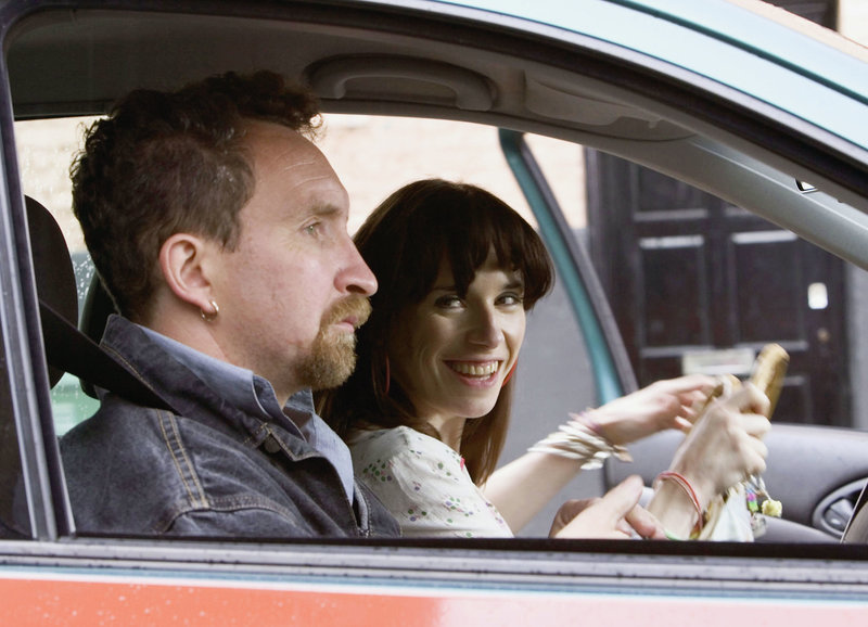 Happy-go-lucky: Gute Laune ist ansteckend! – Bild: SRF/​Degeto