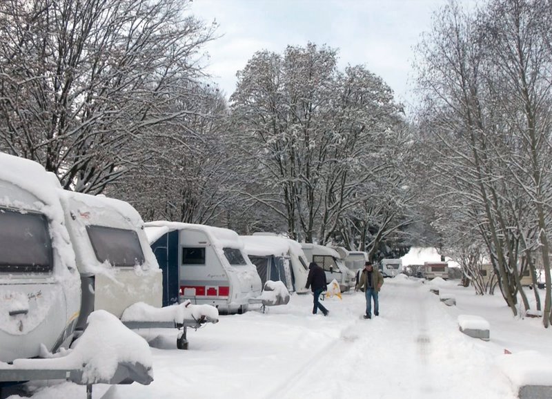 Campingplatz Schützenweiher im Winter – Bild: SRF
