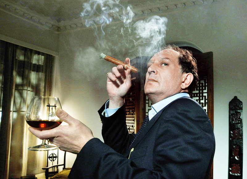 Mord hinterm Vorhang – Bild: SRF/​Christian Lanz