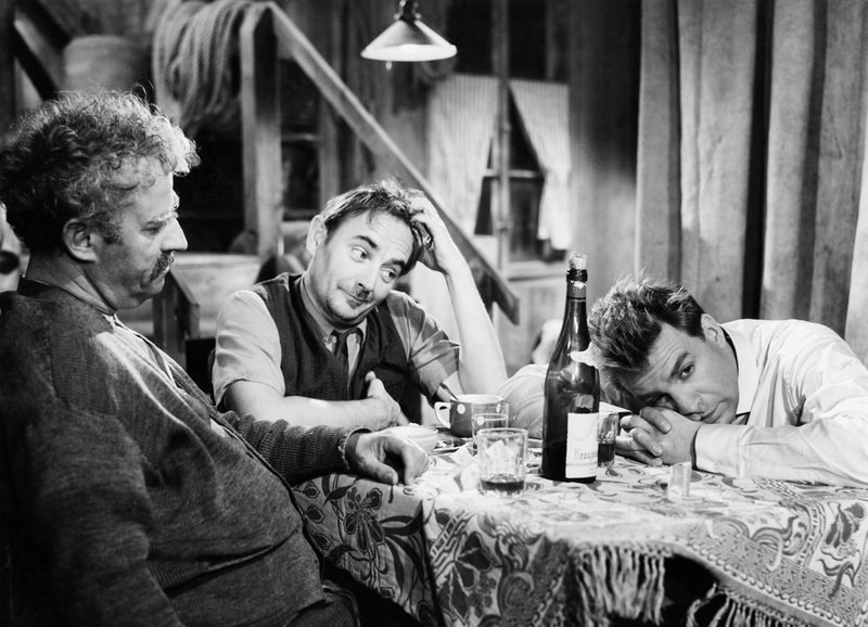 Weinselige Familienplanung: Zarli Carigiet als Dürst, Ruedi Walter als Clown, Hannes Schmidhauser als Hartmann – Bild: SRF/​Gloriafilm