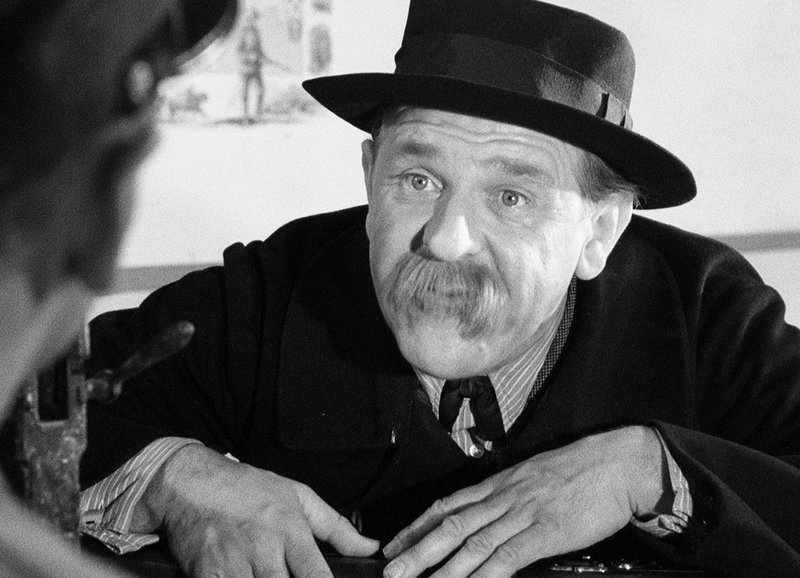 Nichts zu verzollen: Alfred Rasser als Theophil Läppli – Bild: SRF/​Walter Kägi-Filmproduktion