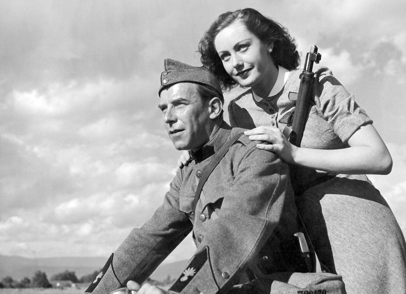 Gute Neuigkeiten: André Louis Béart als Jules Burdet, Lillian Herman als Marguerite «Margritli» Monnier – Bild: SRF/​1941 SRF /​ Autropa