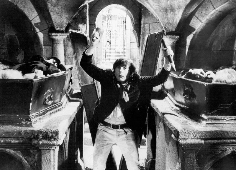 Furchtloser Vampirjäger: Roman Polanski als Alfred – Bild: SRF/​1967 Warner Bros. Intl. Television