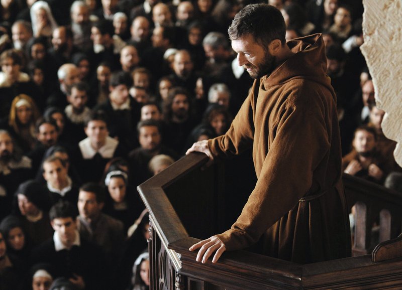 Begnadeter Prediger: Vincent Cassel als Capucin Ambrosio – Bild: SRF/telepool München Begnadeter Prediger: Vincent Cassel als Capucin Ambrosio – Bild: SRF/telepool München