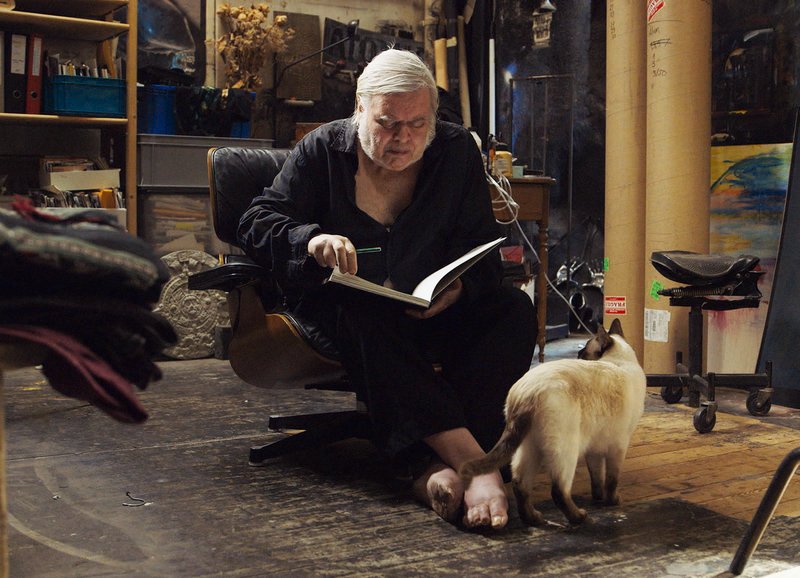 HR Giger mit Müggi – Bild: SRF/​T & C Film AG/​Belinda Sallin