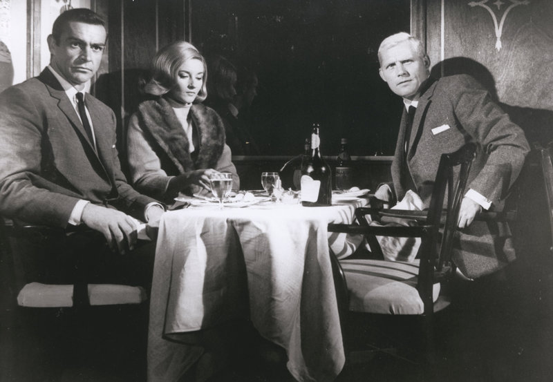 Im Zug nach Istanbul: Sean Connery als James Bond, Daniela Bianchi als Tatiana Romanova, Robert Shaw als Red Grant – Bild: SRF/Metro-Goldwyn-Mayer Studios Inc. Im Zug nach Istanbul: Sean Connery als James Bond, Daniela Bianchi als Tatiana Romanova, Robert Shaw als Red Grant – Bild: SRF/Metro-Goldwyn-Mayer Studios Inc.