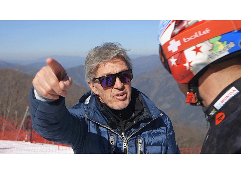 Hauptprobe für die Olympiaabfahrt 2018: Pistenbauer Bernhard Russi (l.) und Skifahrer Didier Défago (r.) in Jeongseon, Südkorea – Bild: SRF