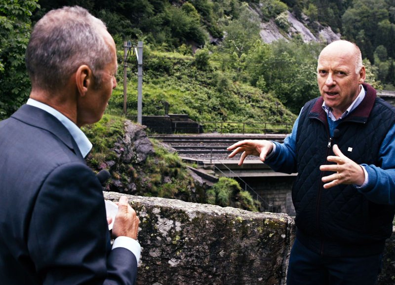 Orazi Martinetti erläutert den Bau der Gotthard-Linie – Bild: SRF