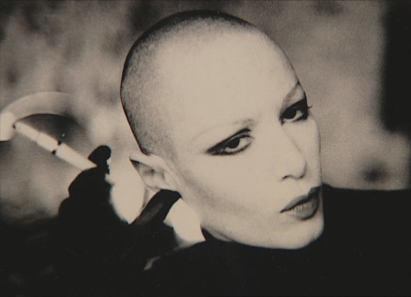 Die Künstlerin Manon: aus der Fotoserie «La dame au crane rasé», 1977/​78 – Bild: SRF/​Pro Litteris