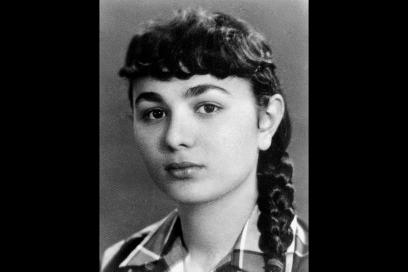 DOK: Farah Diba Pahlewi – die letzte Kaiserin
Farah Diba als Jugendliche
SRF/​ Imperial Iranian Archives /​ TopFoto – Bild: SRF1