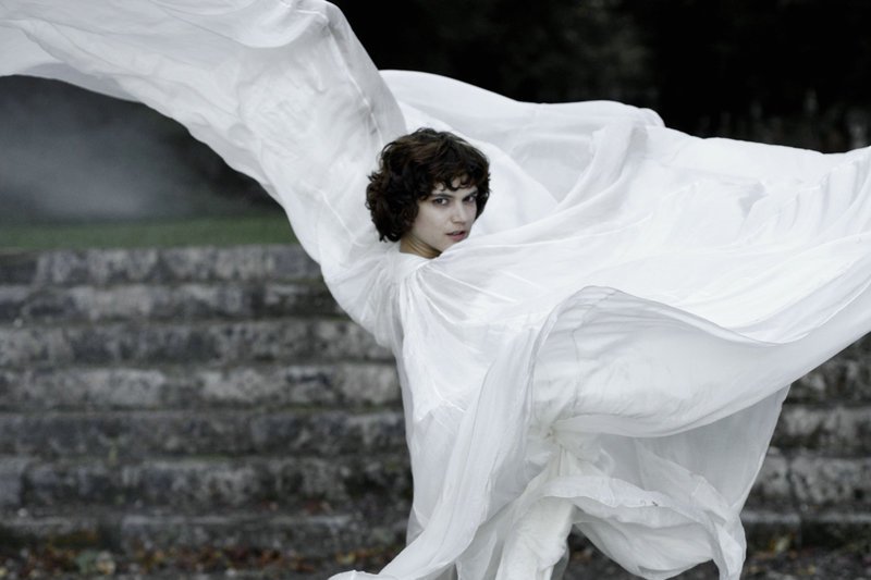 Die Tänzerin
SoKo als Loïe Fuller
SRF/​Prokino Filmverleih – Bild: SRF1