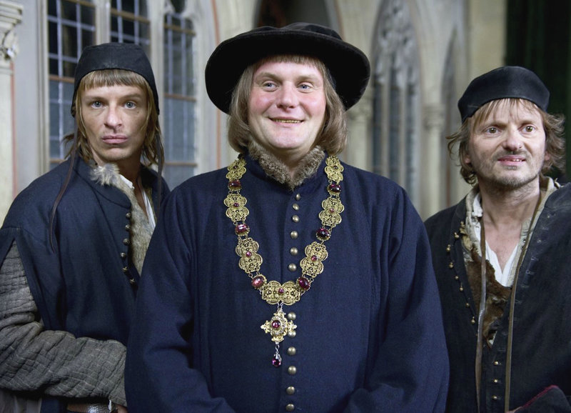 12 Meter ohne Kopf – Bild: SRF/​Warner Bros. International Television