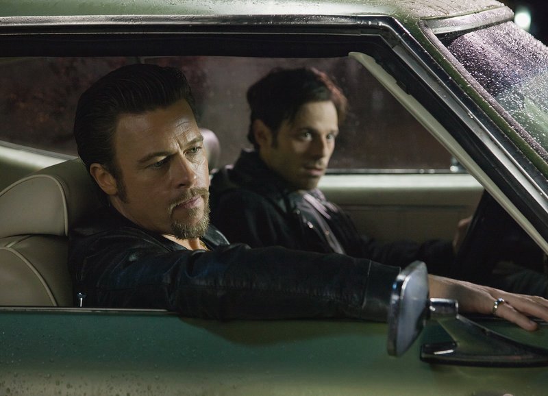 Räumt in der Unterwelt auf: Brad Pitt als Jackie Cogan, Scoot McNairy als Frankie – Bild: SRF/Elite Film AG Räumt in der Unterwelt auf: Brad Pitt als Jackie Cogan, Scoot McNairy als Frankie – Bild: SRF/Elite Film AG