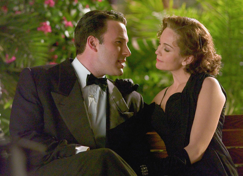 Ein Herz und eine Seele: Ben Affleck als George Reeves, Diane Lane als Toni Mannix – Bild: SRF/Focus Features LLC. Ein Herz und eine Seele: Ben Affleck als George Reeves, Diane Lane als Toni Mannix – Bild: SRF/Focus Features LLC.