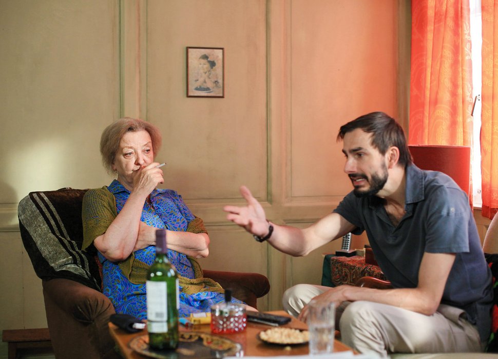 Mag sich nciht von ihrem Sohn bevormunden lassen: Sibylle Brunner als Rosie, Fabian Krüger als Sohn Lorenz – Bild: SRF