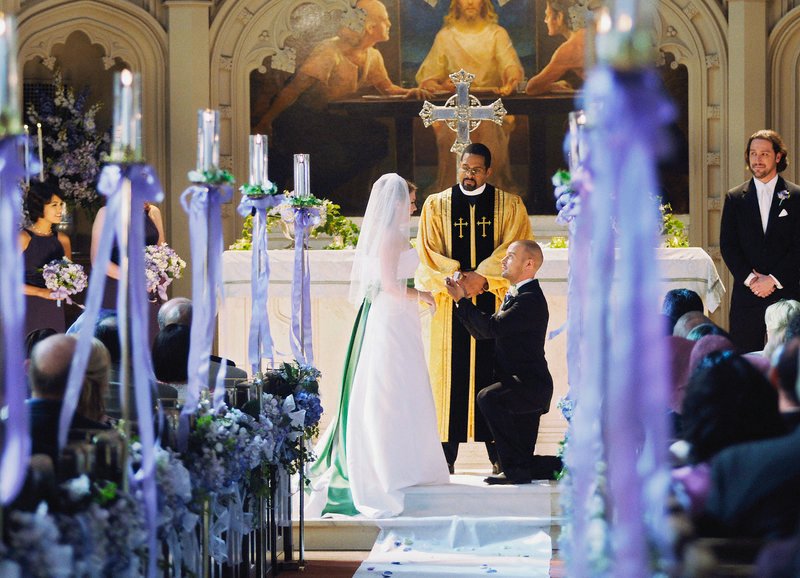 Willst Du mich heiraten?: Melissa Joan Hart als Jennifer, Leland L. Jones als Pfarrer Jim, Joseph Lawrence als Vince – Bild: SRF/ABC Family Willst Du mich heiraten?: Melissa Joan Hart als Jennifer, Leland L. Jones als Pfarrer Jim, Joseph Lawrence als Vince – Bild: SRF/ABC Family