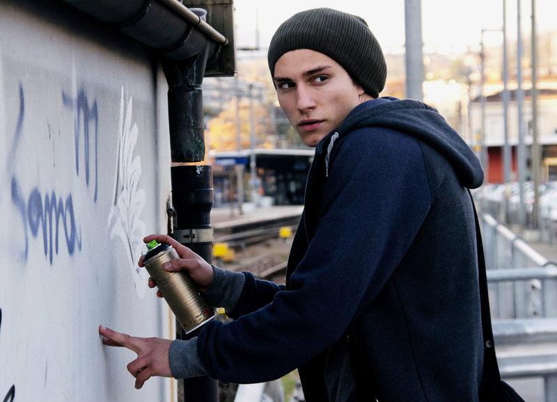 Tutti giù - Im freien Fall – Bild: SRF/​Frenetic