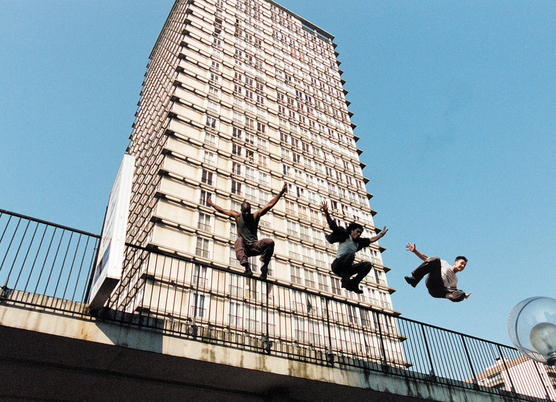 Yamakasi - Die Samurai der Moderne – Bild: SRF/​Tobis Film