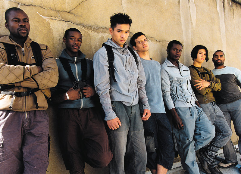 Yamakasi - Die Samurai der Moderne – Bild: SRF/​Tobis Film