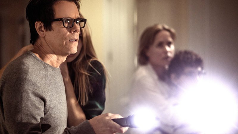 The Darkness Kevin Bacon als Peter Taylor, Lucy Fry als Stephanie Taylor, Radha Mitchell als Bronny Taylor, David Mazouz als Michael Taylor SRF/​Universal Pictures – Bild: SRF2