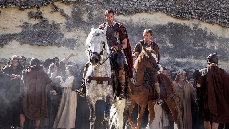 Auferstanden Joseph Fiennes als Clavius, Tom Felton als Lucius SRF/2016 Fifty Days Productions LLC. – Bild: SRF2 Auferstanden Joseph Fiennes als Clavius, Tom Felton als Lucius SRF/2016 Fifty Days Productions LLC. – Bild: SRF2