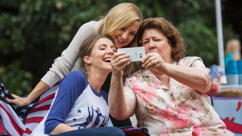 Mother’s Day Sarah Chalke als Gabi, Kate Hudson als Jessy, Margo Martindale als Flo SRF/Mothers Movie LLC. – Bild: SRF2 Mother’s Day Sarah Chalke als Gabi, Kate Hudson als Jessy, Margo Martindale als Flo SRF/Mothers Movie LLC. – Bild: SRF2