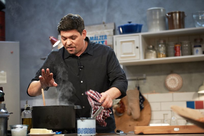 Tim M lzer Kocht S06E08 Lammragout Im Teigmantel Fernsehserien de tim-m-lzer-kocht-s06e08-lammragout-im-teigmantel-fernsehserien-de
