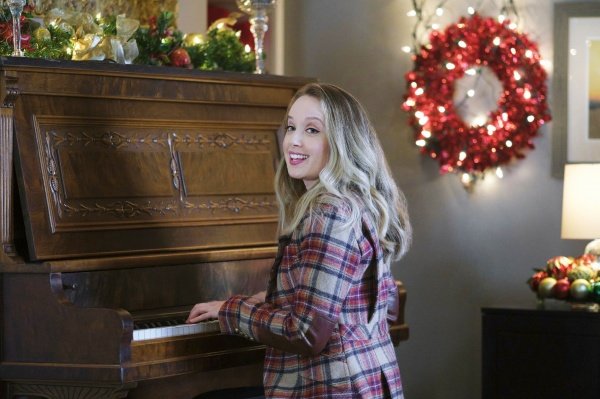 Dee Dee Paretti (Megan Park) – Bild: RTL /​ © Royal Gossip Productions Inc.