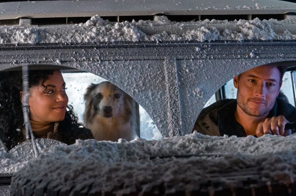Jake (Justin Hartley) und Rachel (Barrett Doss) – Bild: KC Bailey/Netflix Jake (Justin Hartley) und Rachel (Barrett Doss) – Bild: KC Bailey/Netflix