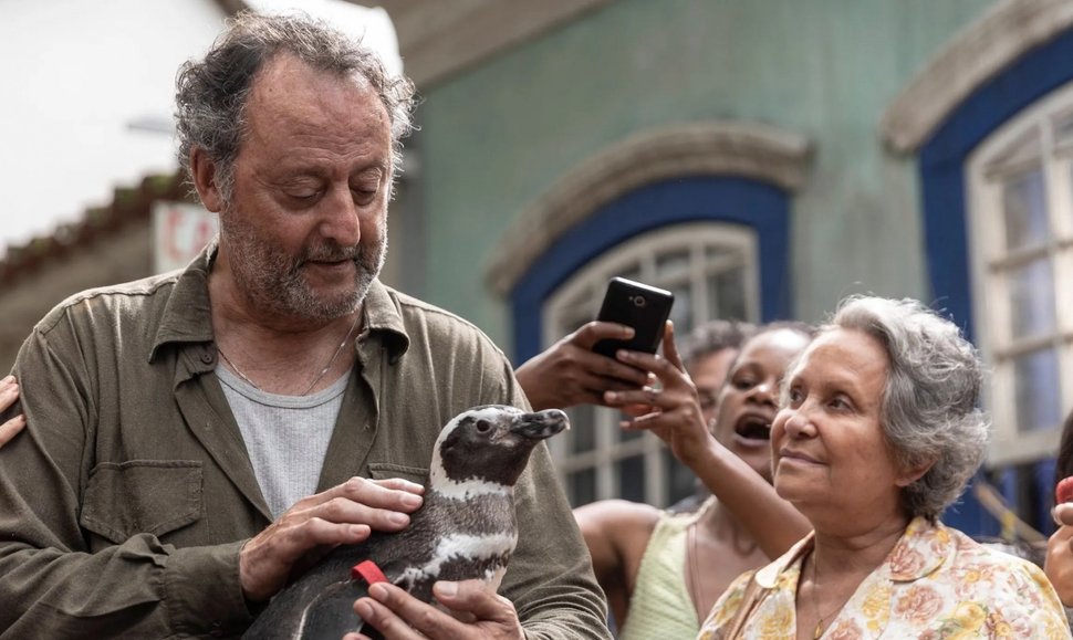 Jean Reno in „My Penguin Friend“ – Bild: Roadside Attractions Jean Reno in „My Penguin Friend“ – Bild: Roadside Attractions