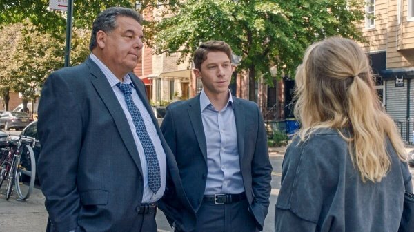 Anthony (l.) und Joe Hill (Will Hochman) arbeiten zusammen – Bild: CBS Broadcasting, Inc.