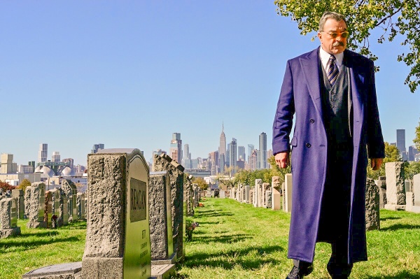 Frank Reagan (Tom Selleck) versteckt seine Wut – Bild: John Paul Filo /​ CBS Broadcasting