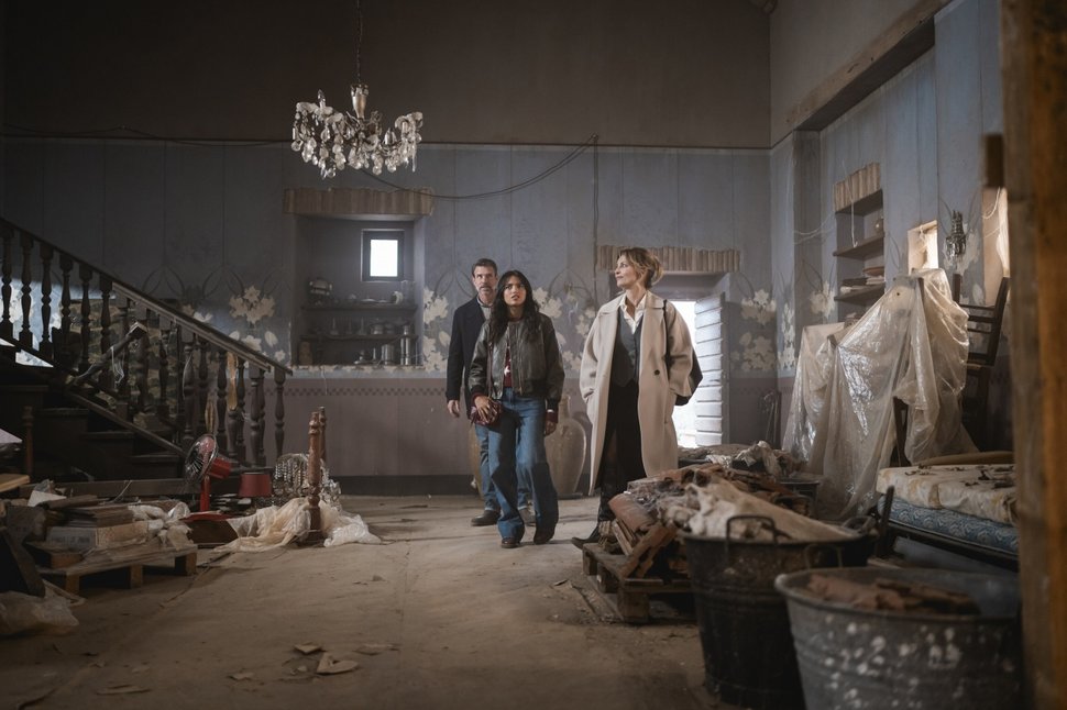 Scott Foley, Violante Placido, Maia Reficco – Bild: Giulia Parmigiani/Netflix ©2024 Scott Foley, Violante Placido, Maia Reficco – Bild: Giulia Parmigiani/Netflix ©2024