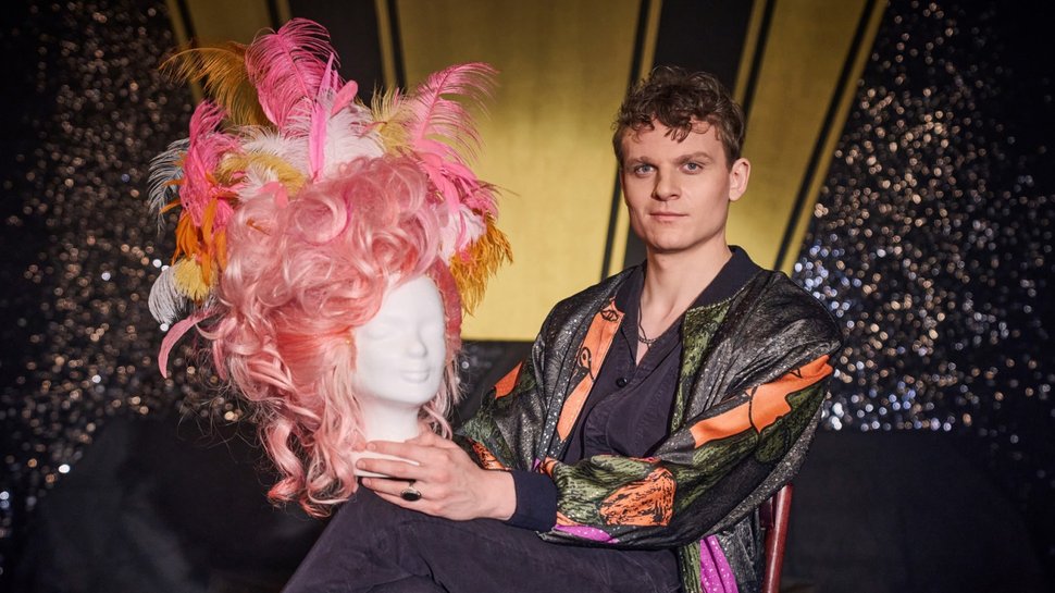 Johannes Hegemann verwandelt sich von Oliver Knöbel zur Drag-Queen Olivia Jones. – Bild: ZDF/Thomas Leidig Johannes Hegemann verwandelt sich von Oliver Knöbel zur Drag-Queen Olivia Jones. – Bild: ZDF/Thomas Leidig