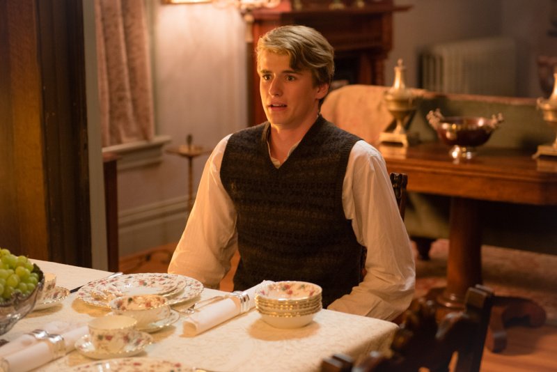 Thomas Brackenreids Sohn Johnny (Charles Vandervaart) fühlt sich irgendwie unwohl – Bild: AXN White /​ Shaftesbury Films