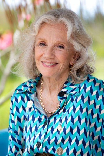 Nancy Martin (Hayley Mills) lacht nicht mehr lange – Bild: BBC /​ Red Planet /​ Denis Guyeon