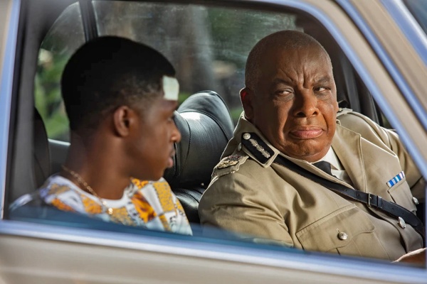 Marlon (Tahj Miles) dankt seinem Chef (Don Warrington) – Bild: BBC /​ Red Planet /​ Denis Guyeon