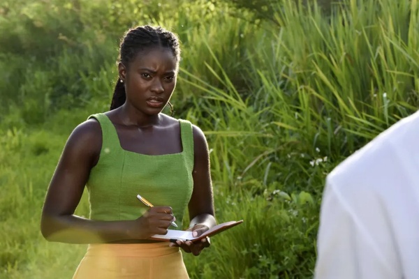 DS Naomi Thomas (Shantol Jackson) kommen erste Zweifel – Bild: BBC /​ Red Planet Pictures /​ Philippe Virapin