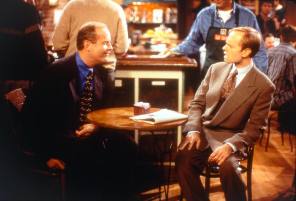 Niles (David Hyde Pierce, r.) bittet Fasier um Rat – Bild: Paramount+