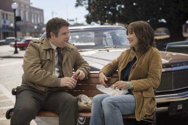 Sean Astin, Winona Ryder – Bild: jackson lee davis/​netflix