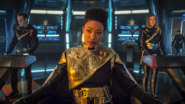 Michael Burnham (M.) spinnt Intrigen im Spiegeluniversum – Bild: CBS