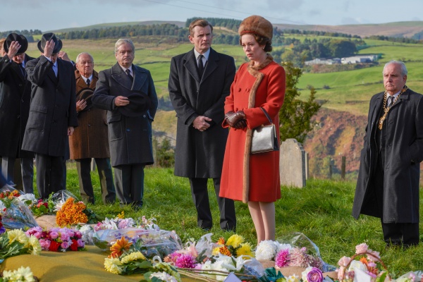 Martin Charteris (Charles Edwards) begleitet die Queen – Bild: Des Willies /​ Netflix