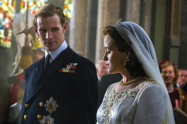 Philip Mountbatton (Will Smith) heiratet Prinzessin Elisabeth – Bild: Alex Bailey /​ Netflix