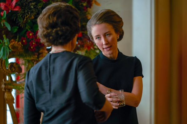 Prinzessin Anne (Erin Doherty) gehört zum Liebesreigen – Bild: Des Willies /​ Netflix